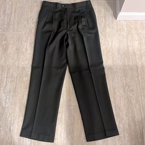 Men’s pleated cuffed gray dress pant